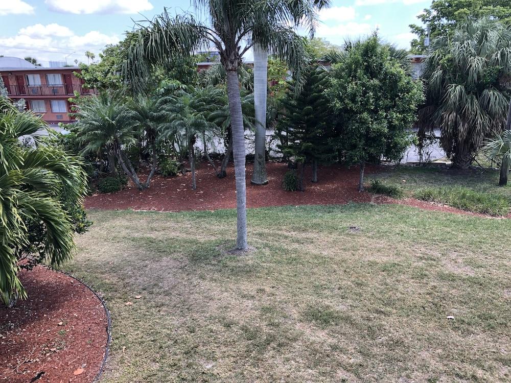 Travelodge By Wyndham Fort Myers North North Fort Myers Extérieur photo