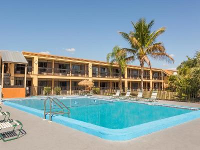 Travelodge By Wyndham Fort Myers North North Fort Myers Extérieur photo
